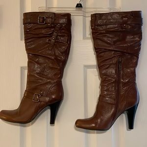 Gorgeous GUESS heeled boots. Hardly worn as you can see in the pics.